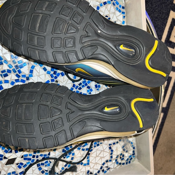 Air Nikes good condition - Picture 3 of 7